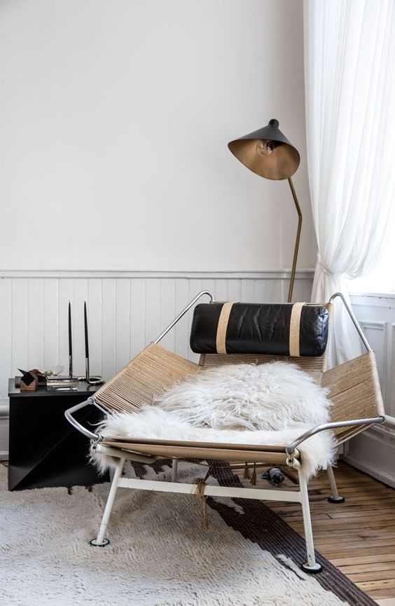  The apartment by the line flag halyard chair 
